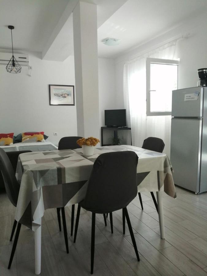 Apartman Lucija กอร์จูลา ภายนอก รูปภาพ