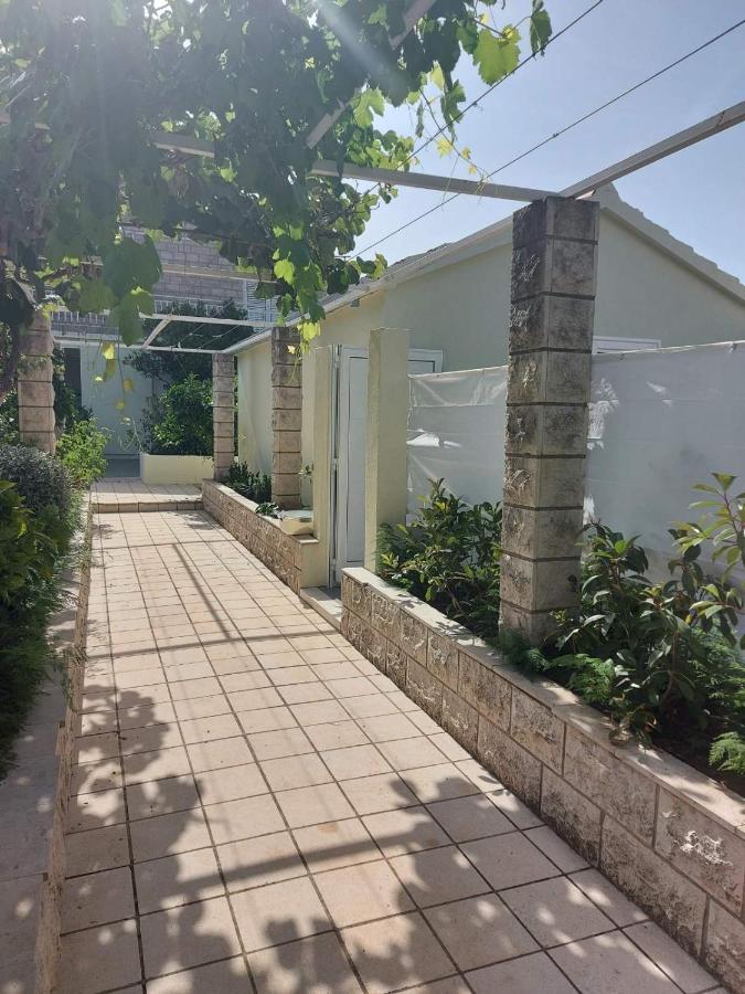 Apartman Lucija กอร์จูลา ภายนอก รูปภาพ